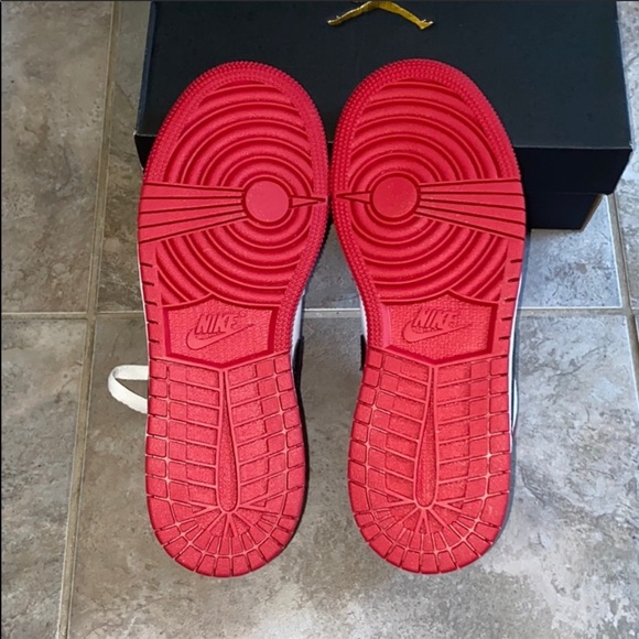 Air Jordan Mid 1 low ( new in box ) - Picture 3 of 3